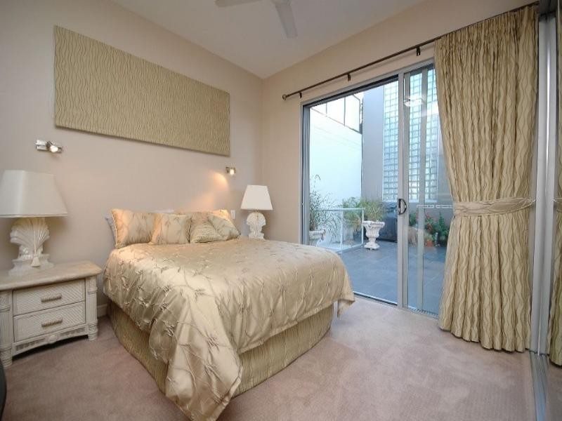 10 Victoria Terrace, Newstead QLD 4006