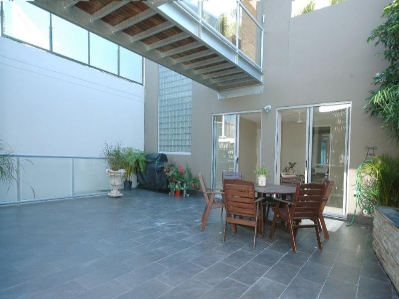 10 Victoria Terrace, Newstead QLD 4006