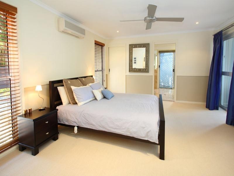 11 Moonah Street, Chapel Hill QLD 4069