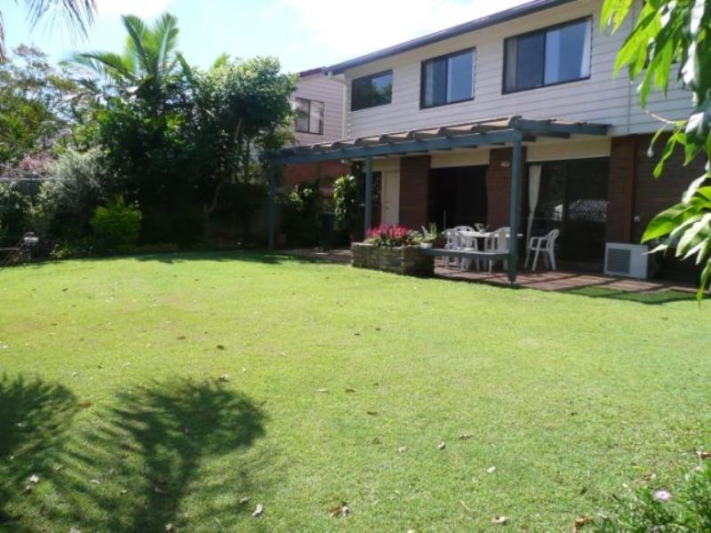 8 Halmore Place, Chapel Hill QLD 4069