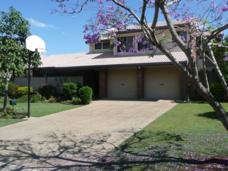 8 Halmore Place, Chapel Hill QLD 4069