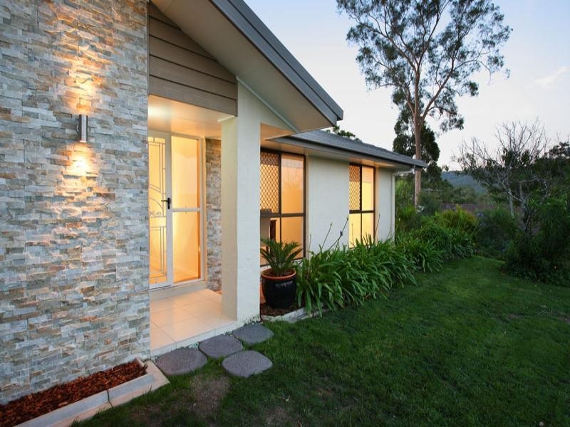 42 Hakea Crescent, Chapel Hill QLD 4069