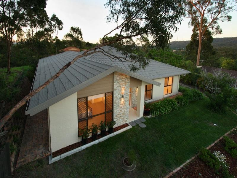 42 Hakea Crescent, Chapel Hill QLD 4069