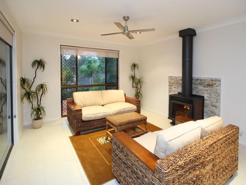 42 Hakea Crescent, Chapel Hill QLD 4069