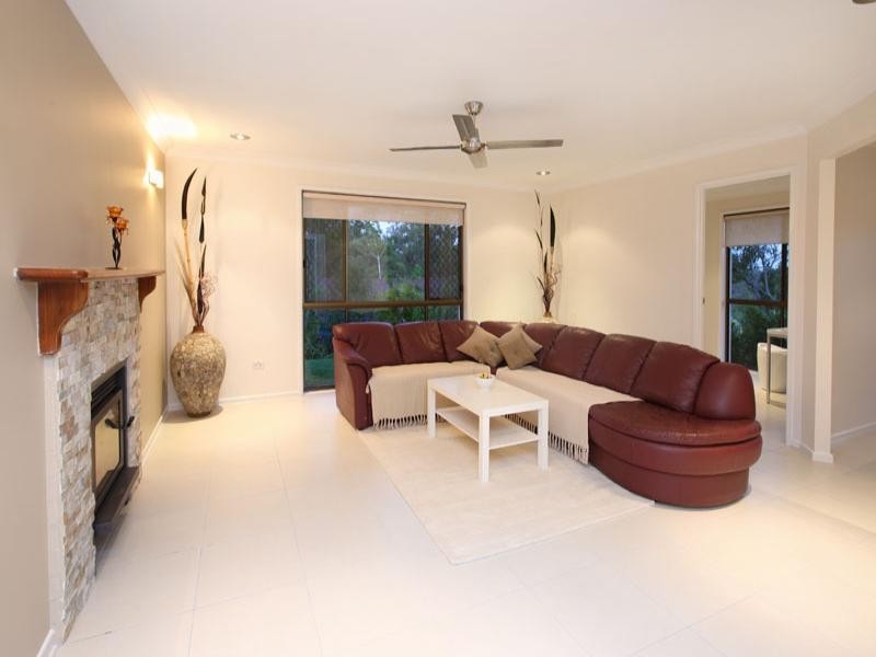 42 Hakea Crescent, Chapel Hill QLD 4069