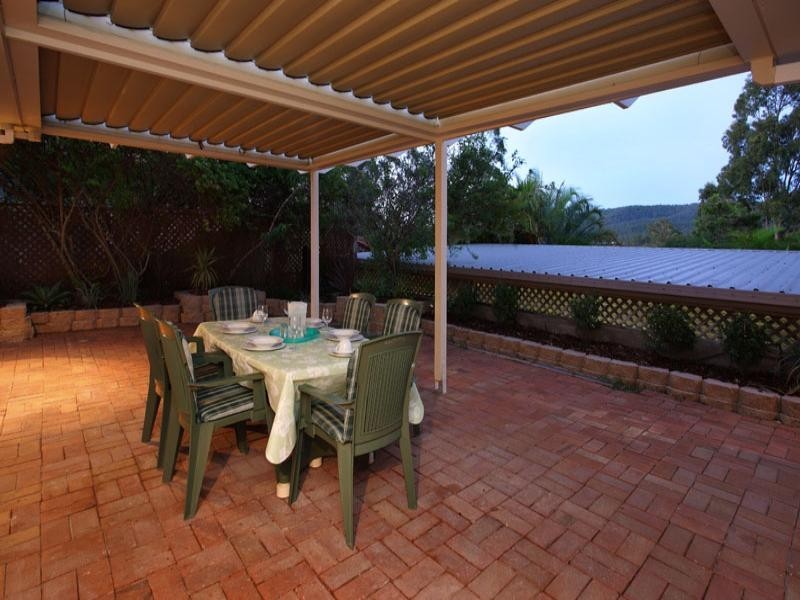 42 Hakea Crescent, Chapel Hill QLD 4069