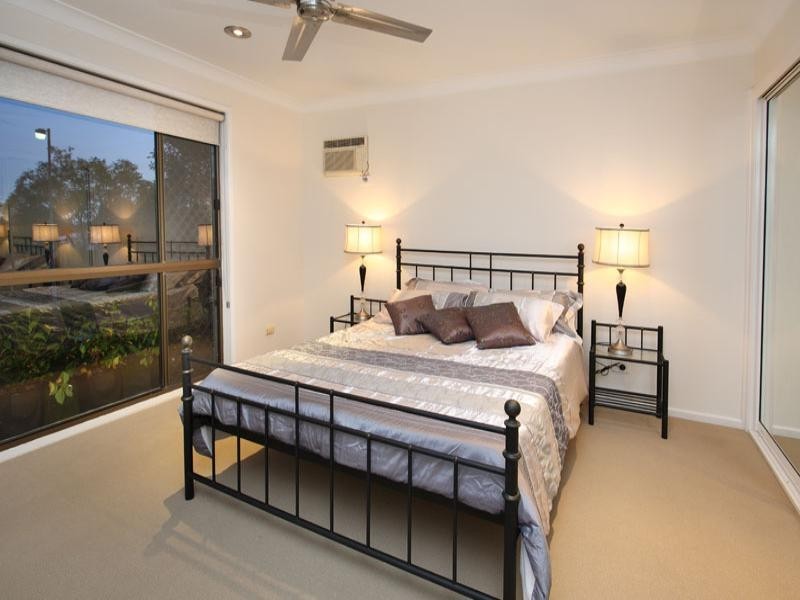 42 Hakea Crescent, Chapel Hill QLD 4069