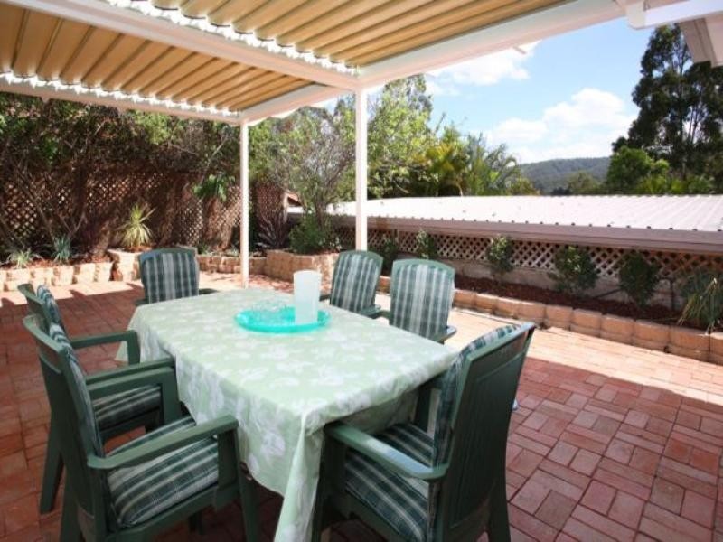 42 Hakea Crescent, Chapel Hill QLD 4069