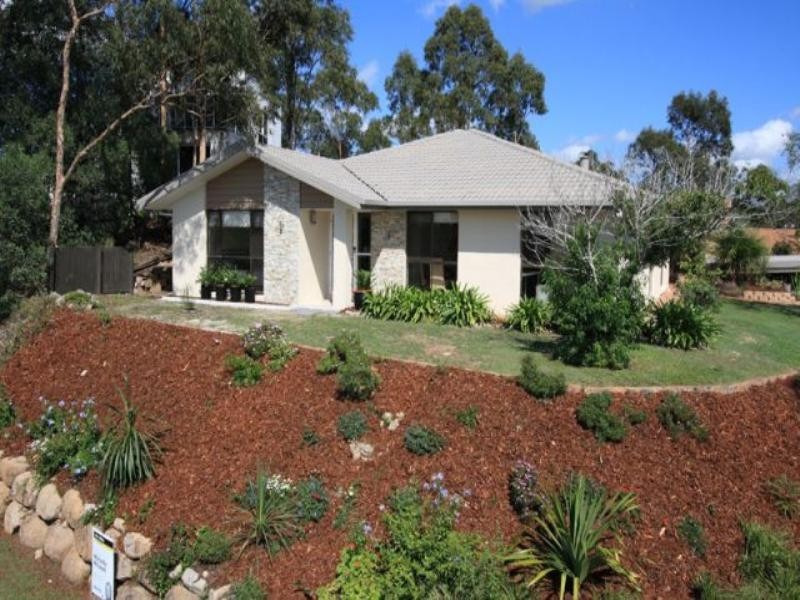 42 Hakea Crescent, Chapel Hill QLD 4069