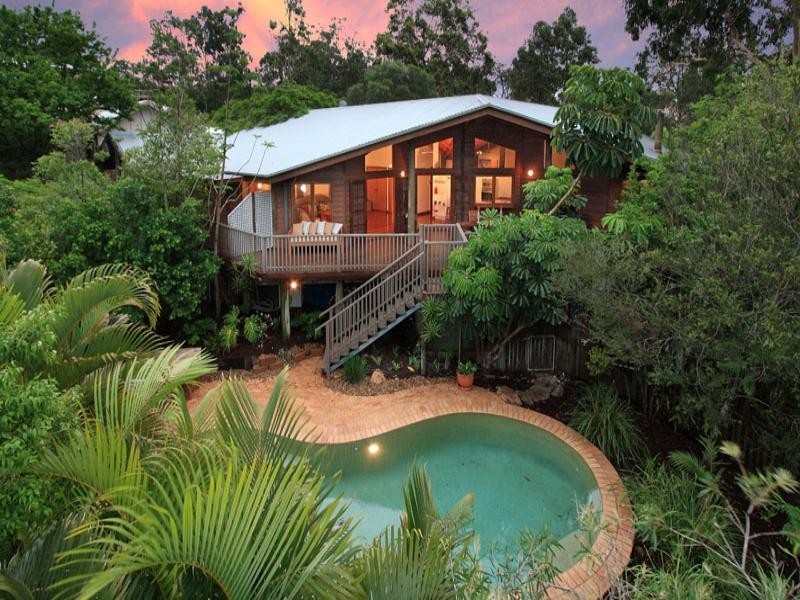 22 Camborne Place, Chapel Hill QLD 4069