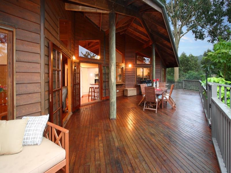 22 Camborne Place, Chapel Hill QLD 4069