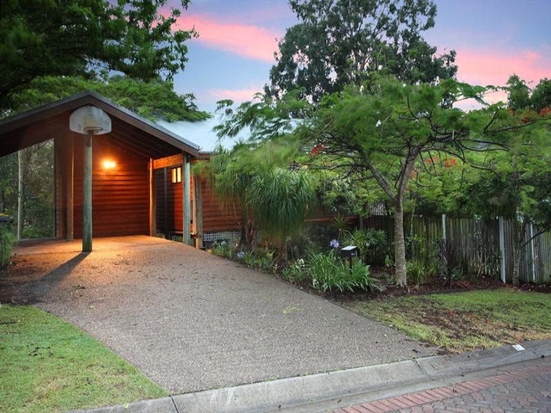 22 Camborne Place, Chapel Hill QLD 4069