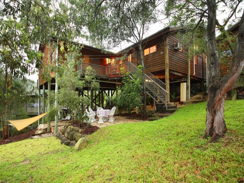 22 Camborne Place, Chapel Hill QLD 4069