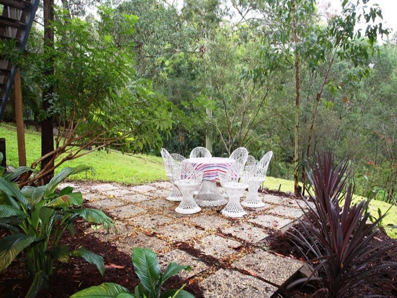 22 Camborne Place, Chapel Hill QLD 4069