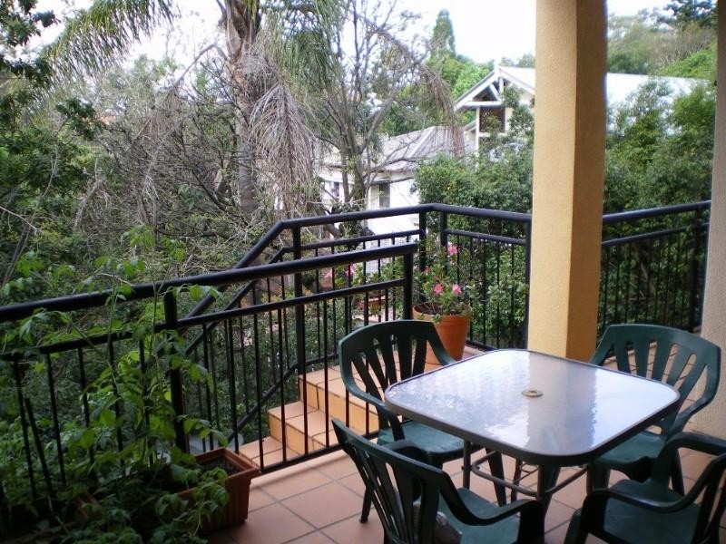 3/110 Indooroopilly Road, Indooroopilly QLD 4068