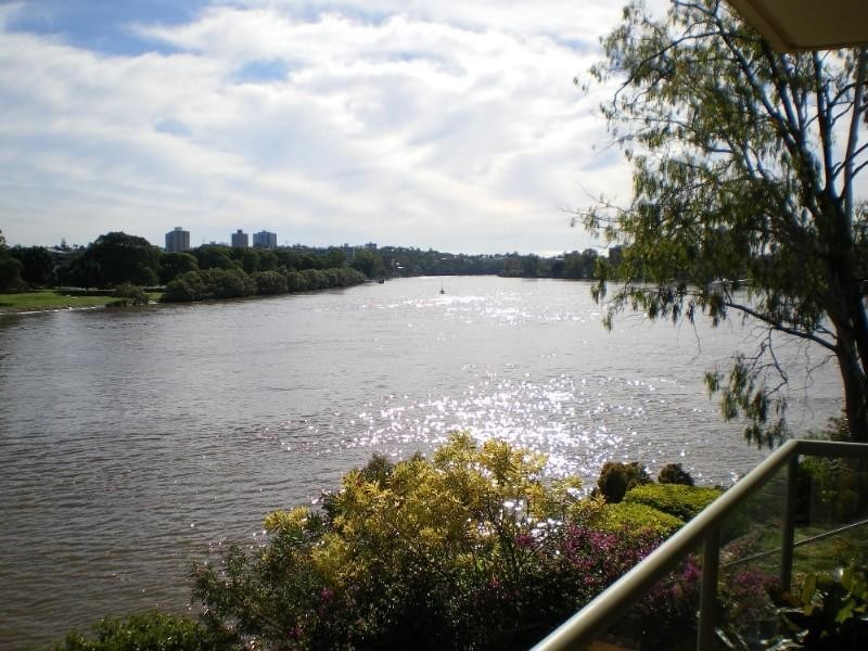 4/32 Sandford Street, St Lucia QLD 4067