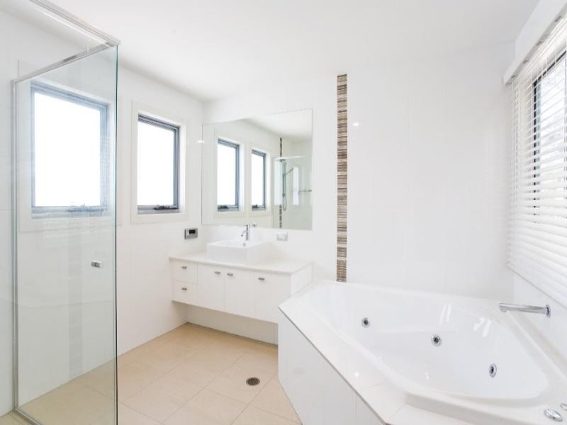 48 Lomandra Place, Chapel Hill QLD 4069