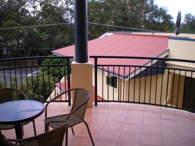 10/121 Sir Fred Schonell, St Lucia QLD 4067