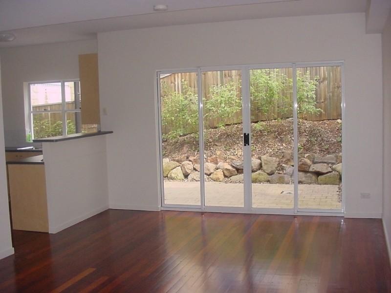 2/7 Highview Terrace, St Lucia QLD 4067