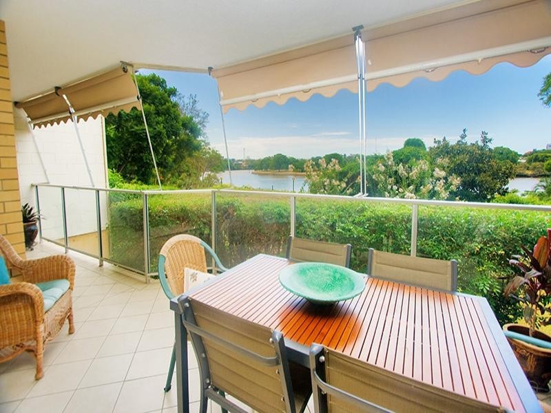 2/82 Sandford Street, St Lucia QLD 4067