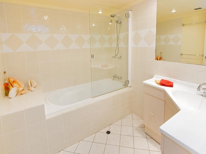 2/82 Sandford Street, St Lucia QLD 4067