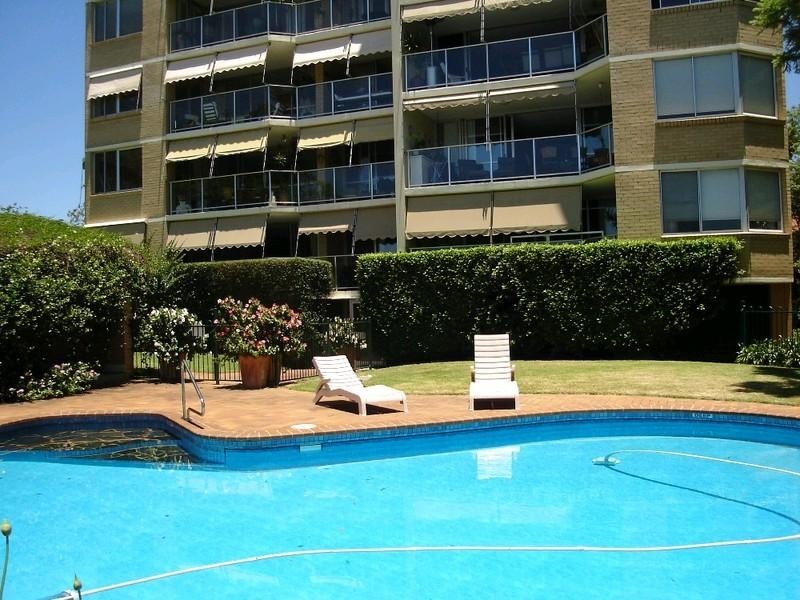 2/82 Sandford Street, St Lucia QLD 4067