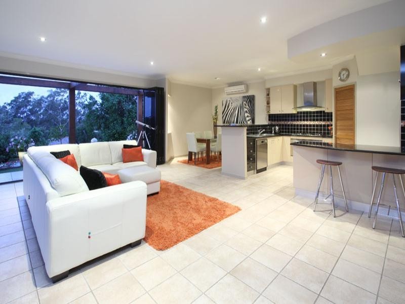 22 Grevillea Close, Chapel Hill QLD 4069