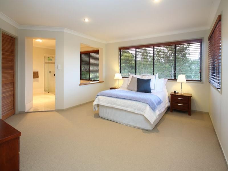 22 Grevillea Close, Chapel Hill QLD 4069