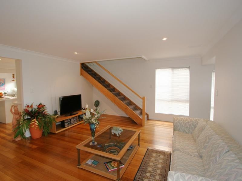 48 Fifth Avenue, St Lucia QLD 4067