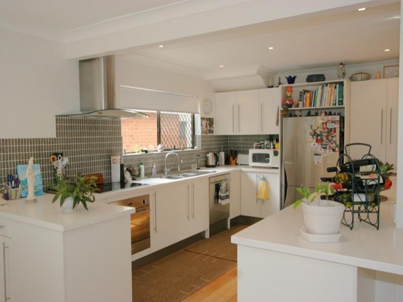 48 Fifth Avenue, St Lucia QLD 4067