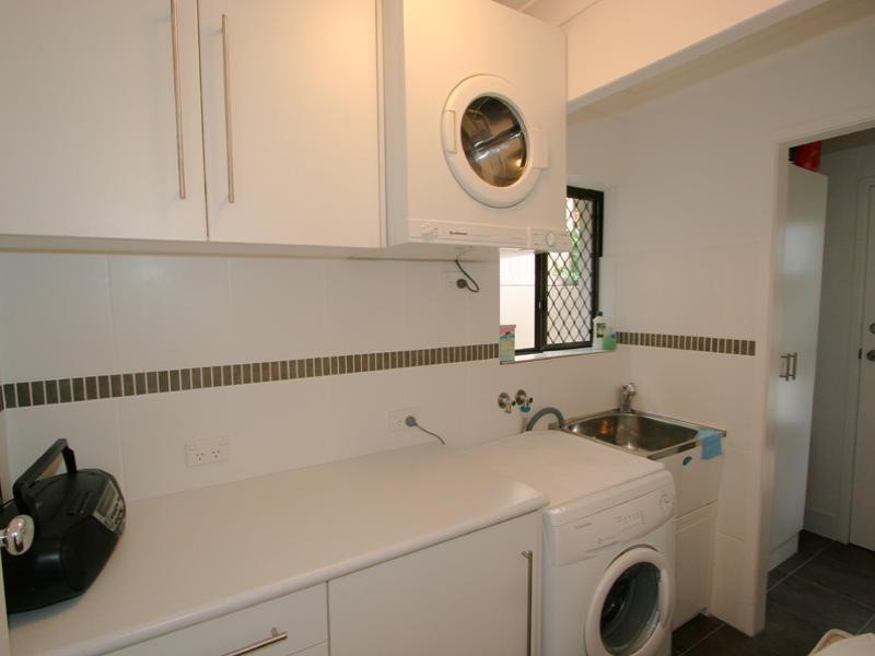 48 Fifth Avenue, St Lucia QLD 4067