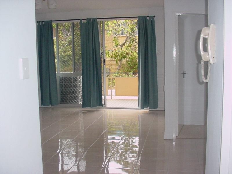 1/44 Sisley Street, St Lucia QLD 4067