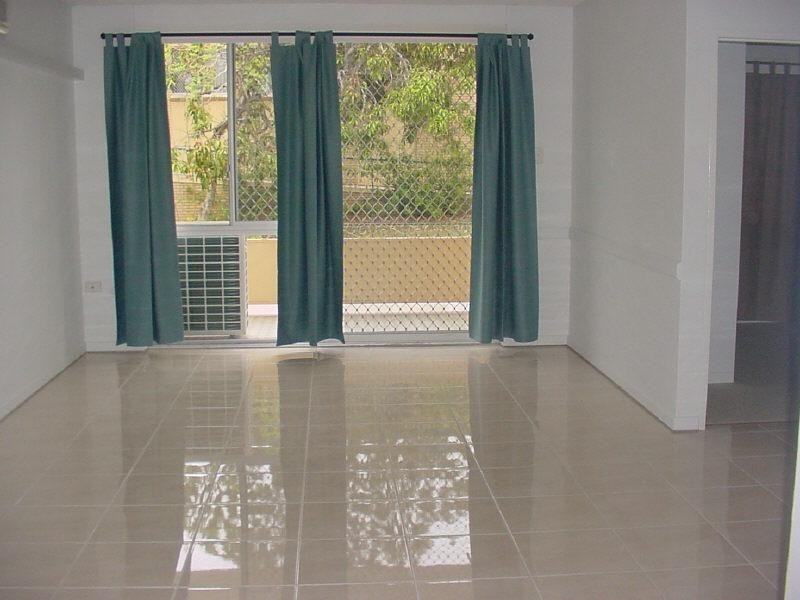 1/44 Sisley Street, St Lucia QLD 4067