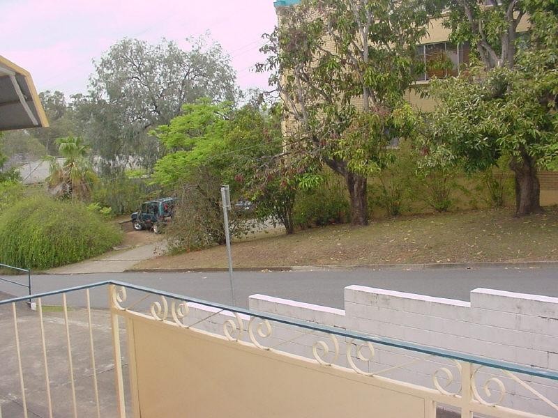 1/44 Sisley Street, St Lucia QLD 4067