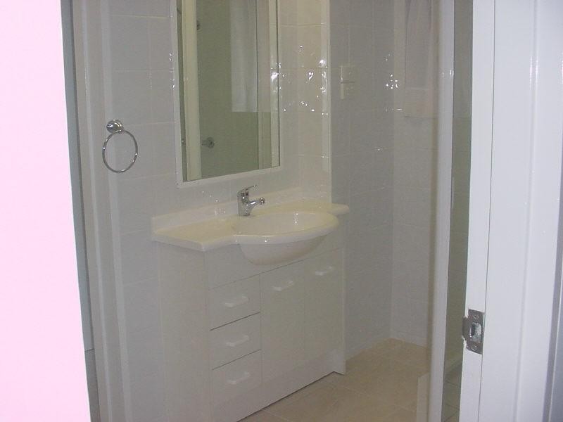 1/44 Sisley Street, St Lucia QLD 4067