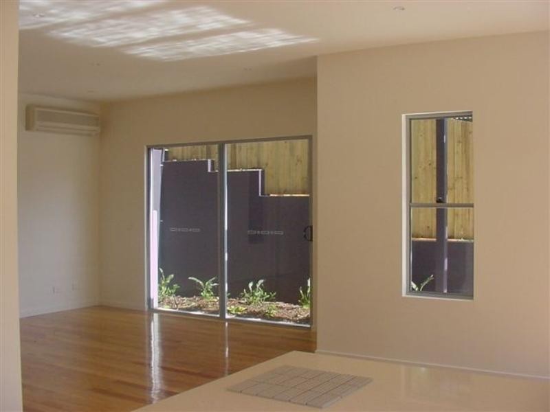 1/55 Armadale Street, St Lucia QLD 4067