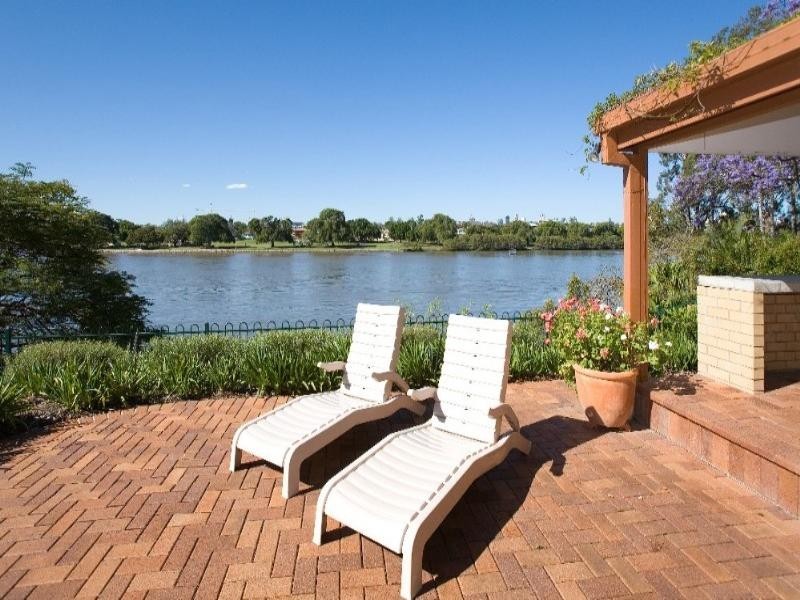 11/82 Sandford Street, St Lucia QLD 4067