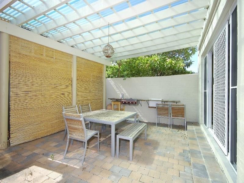2/12 Augustus Street, Toowong QLD 4066