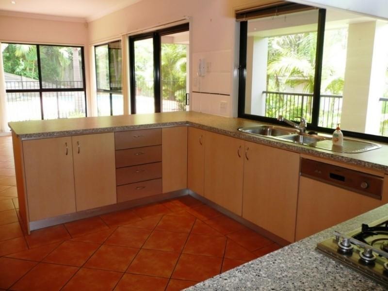 20 Ringway Place, Chapel Hill QLD 4069