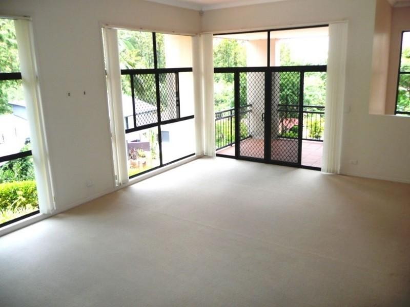 20 Ringway Place, Chapel Hill QLD 4069