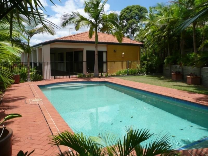 20 Ringway Place, Chapel Hill QLD 4069