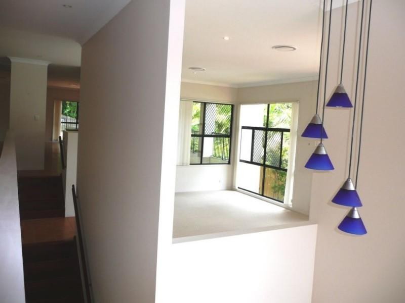 20 Ringway Place, Chapel Hill QLD 4069