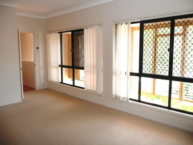 20 Ringway Place, Chapel Hill QLD 4069