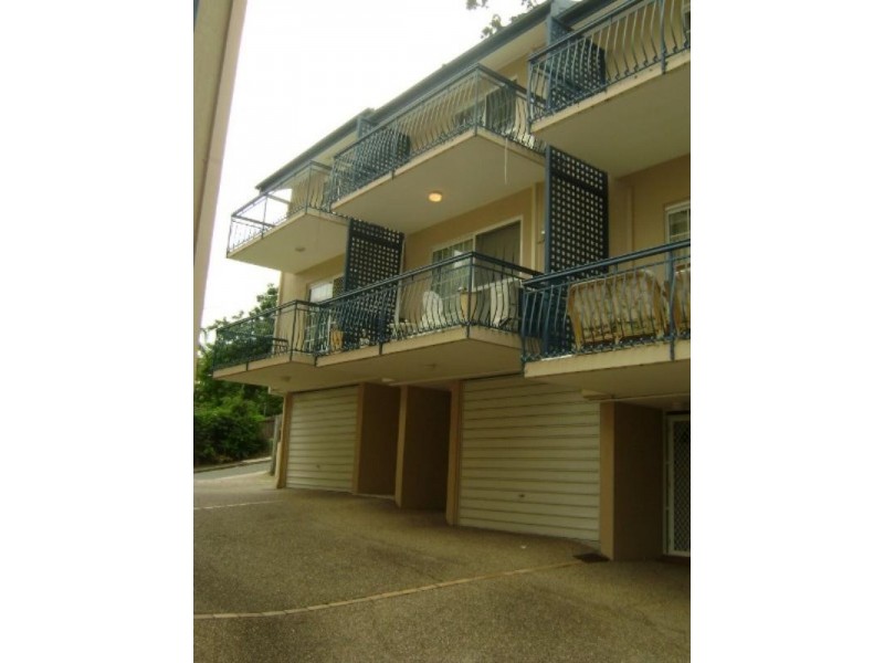 1/2 Moore Street, Taringa QLD 4068