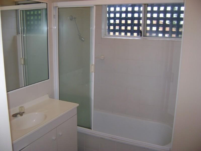 1/2 Moore Street, Taringa QLD 4068