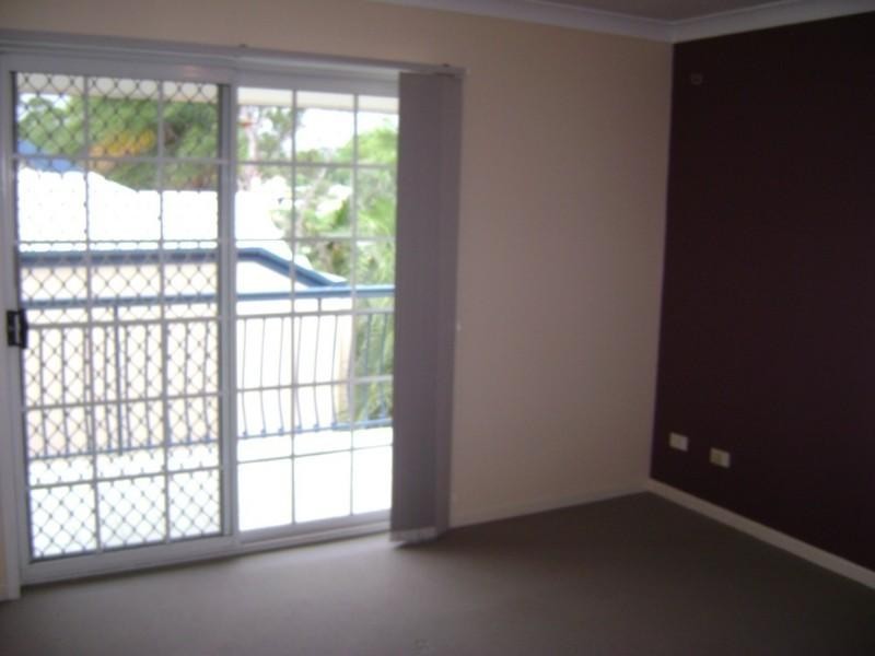 1/2 Moore Street, Taringa QLD 4068