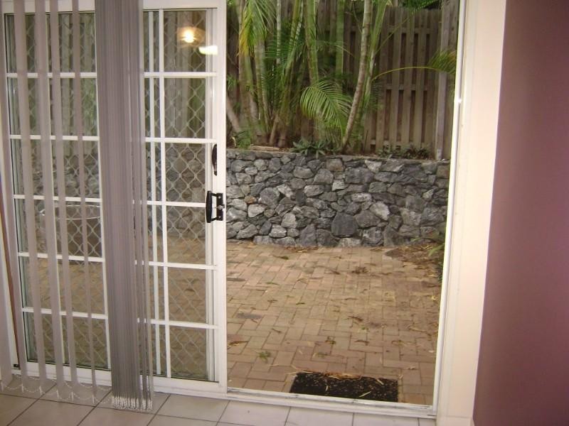 1/2 Moore Street, Taringa QLD 4068