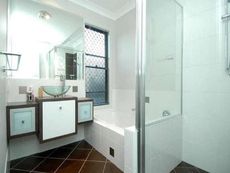 9 Lomandra Place, Chapel Hill QLD 4069