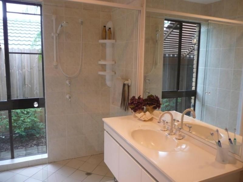 23 Fuelling Street, Chapel Hill QLD 4069