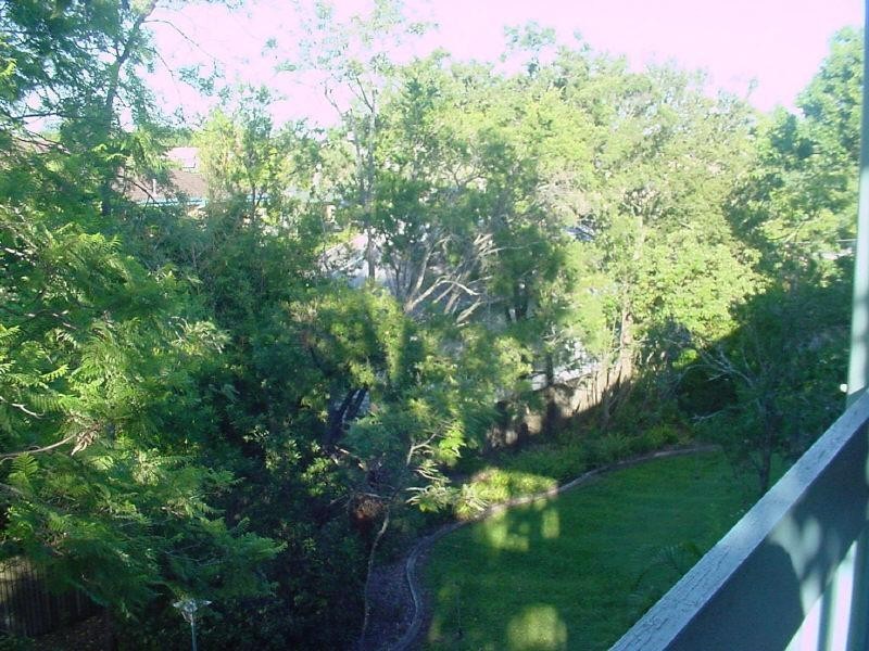 18/125 Clarence Road, Indooroopilly QLD 4068